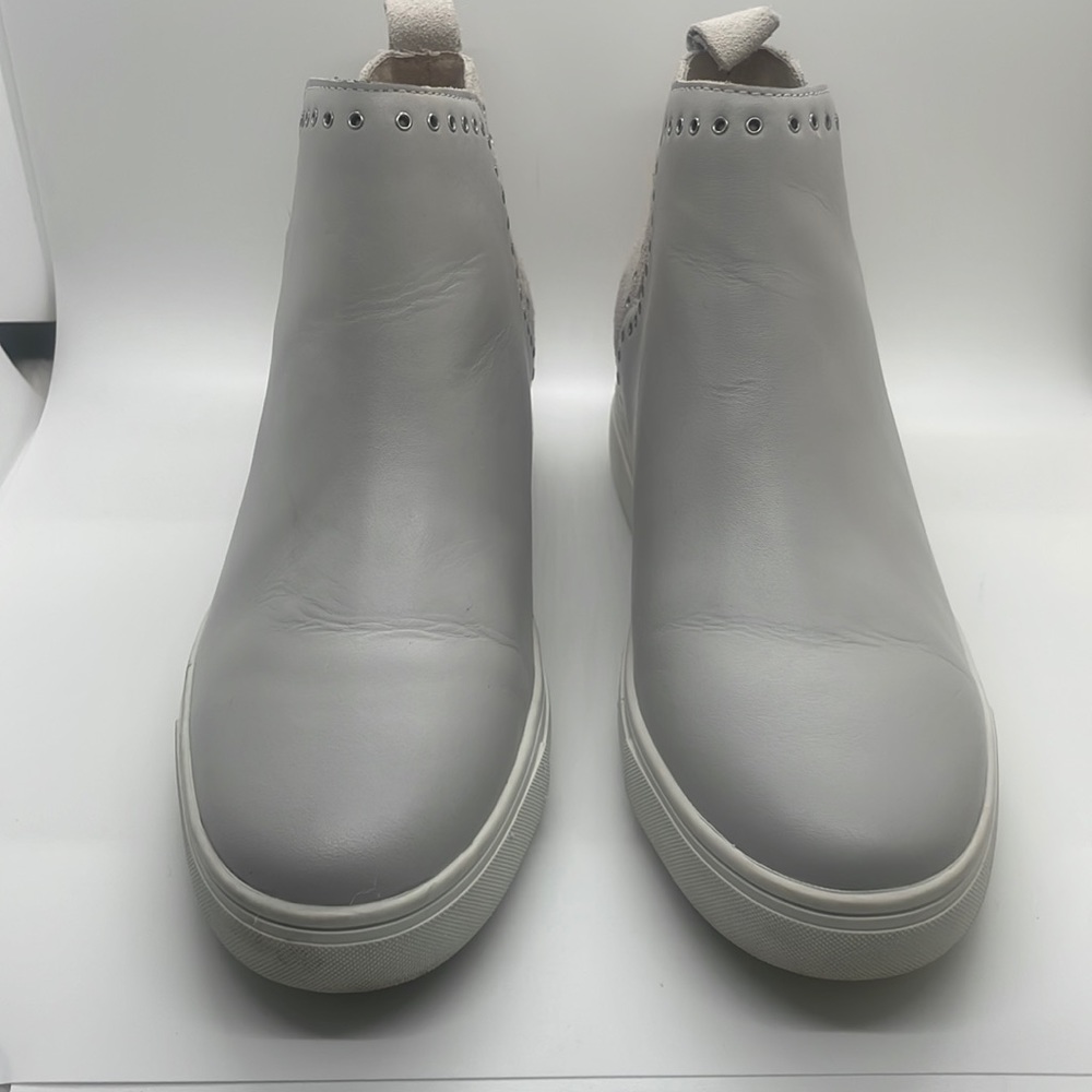 Chelsea & Violet booties Size 8.5
